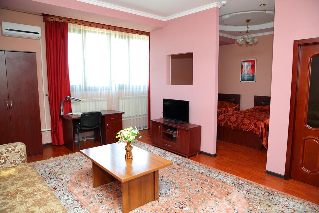 Bishkek Villa Hotel Екстериор снимка