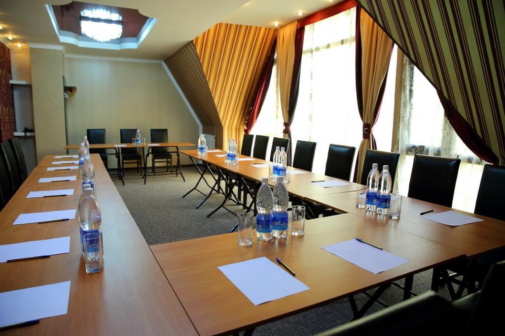 Bishkek Villa Hotel Екстериор снимка
